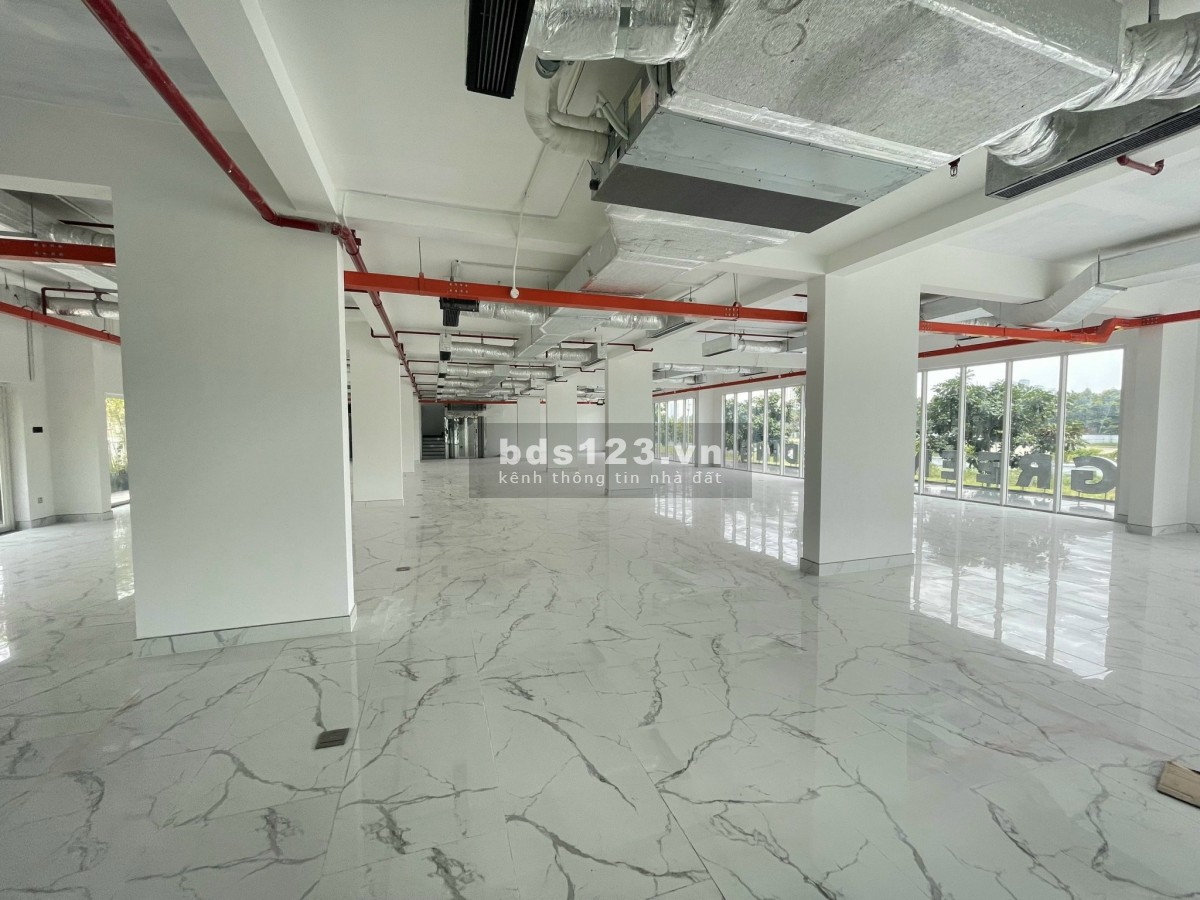 CHo thuê 1800m2 đường lớn Nguyễn Cơ Thạch 20.000$