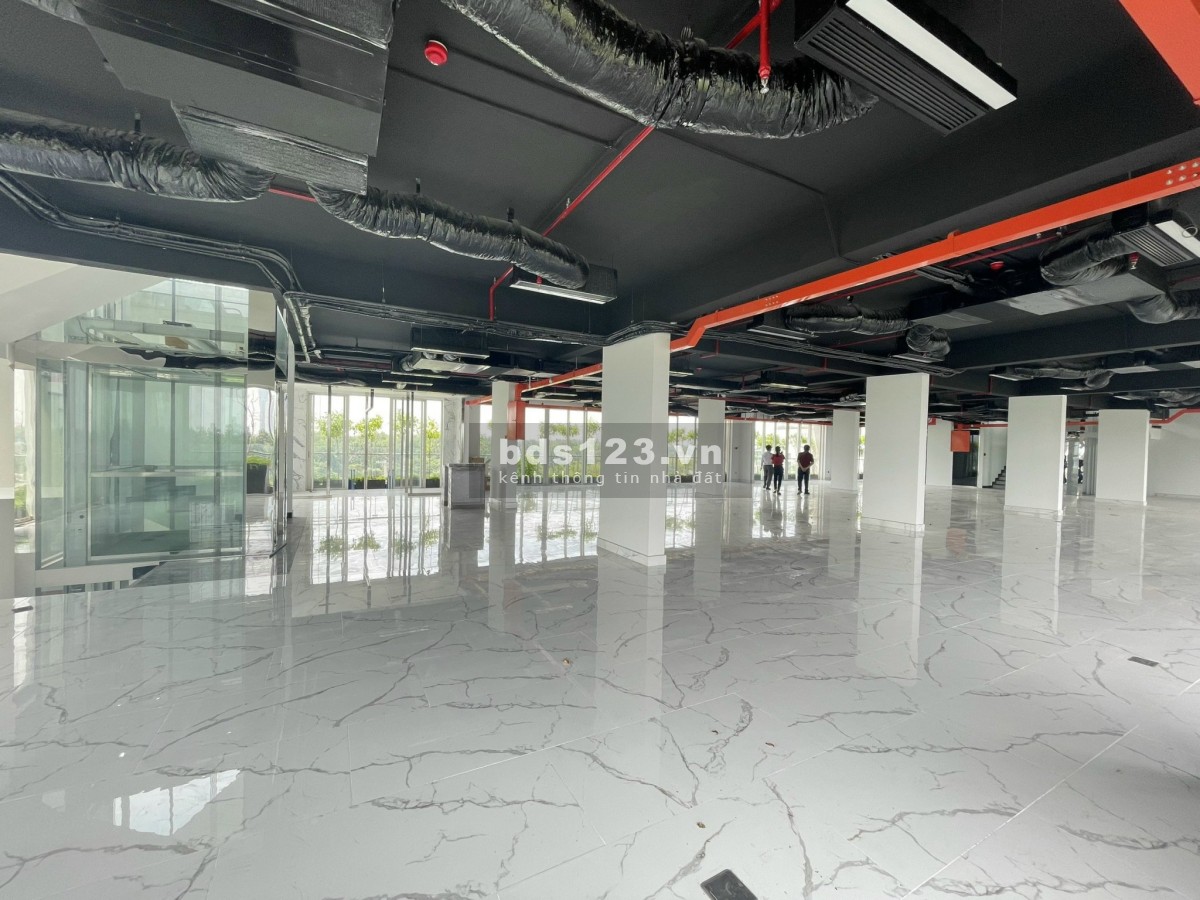 CHo thuê 1800m2 đường lớn Nguyễn Cơ Thạch 20.000$