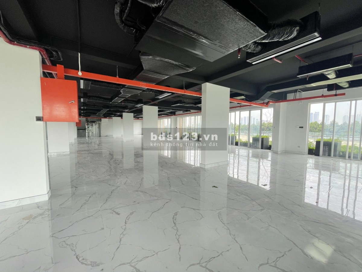 CHo thuê 1800m2 đường lớn Nguyễn Cơ Thạch 20.000$