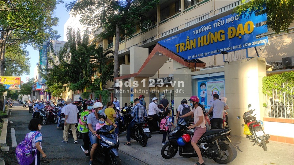 Nhà riêng gần trường Trần Hưng Đạo Q1, 1 trệt 1 gác, 3.5 x 7 m. Giá 6 tr. Khu an ninh. 0939609011