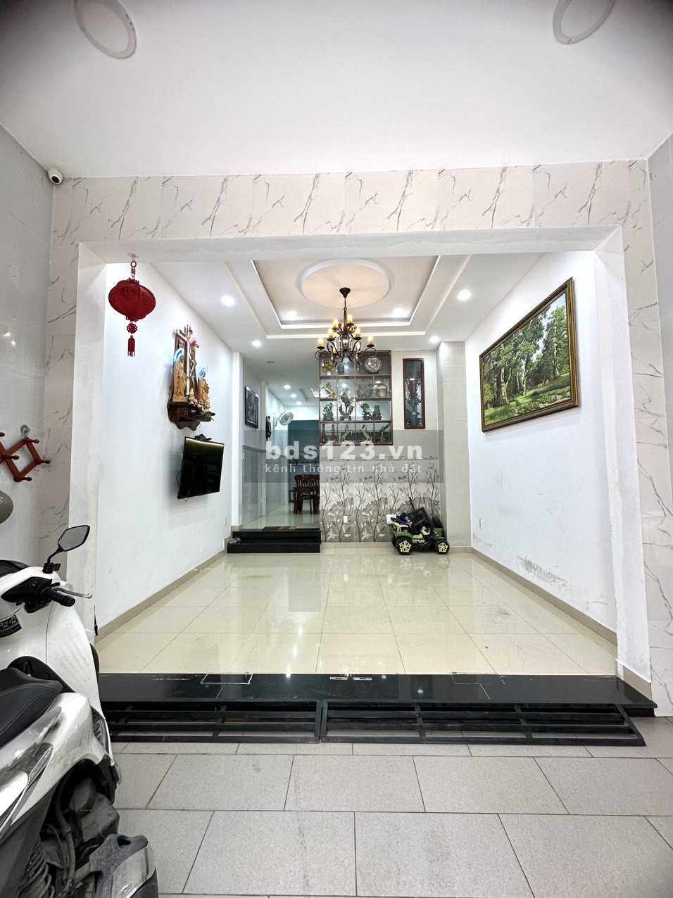 Nhà 4pn full nội thất xịn sò, đối diện Vạn Phúc. Sẵn điện năng lượng mặt trời