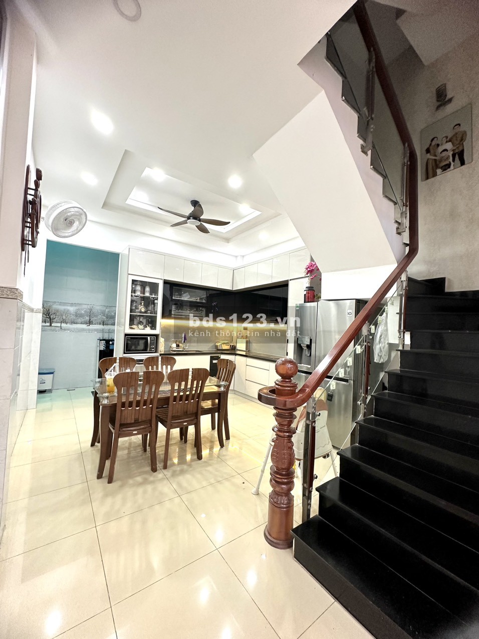 Nhà 4pn full nội thất xịn sò, đối diện Vạn Phúc. Sẵn điện năng lượng mặt trời