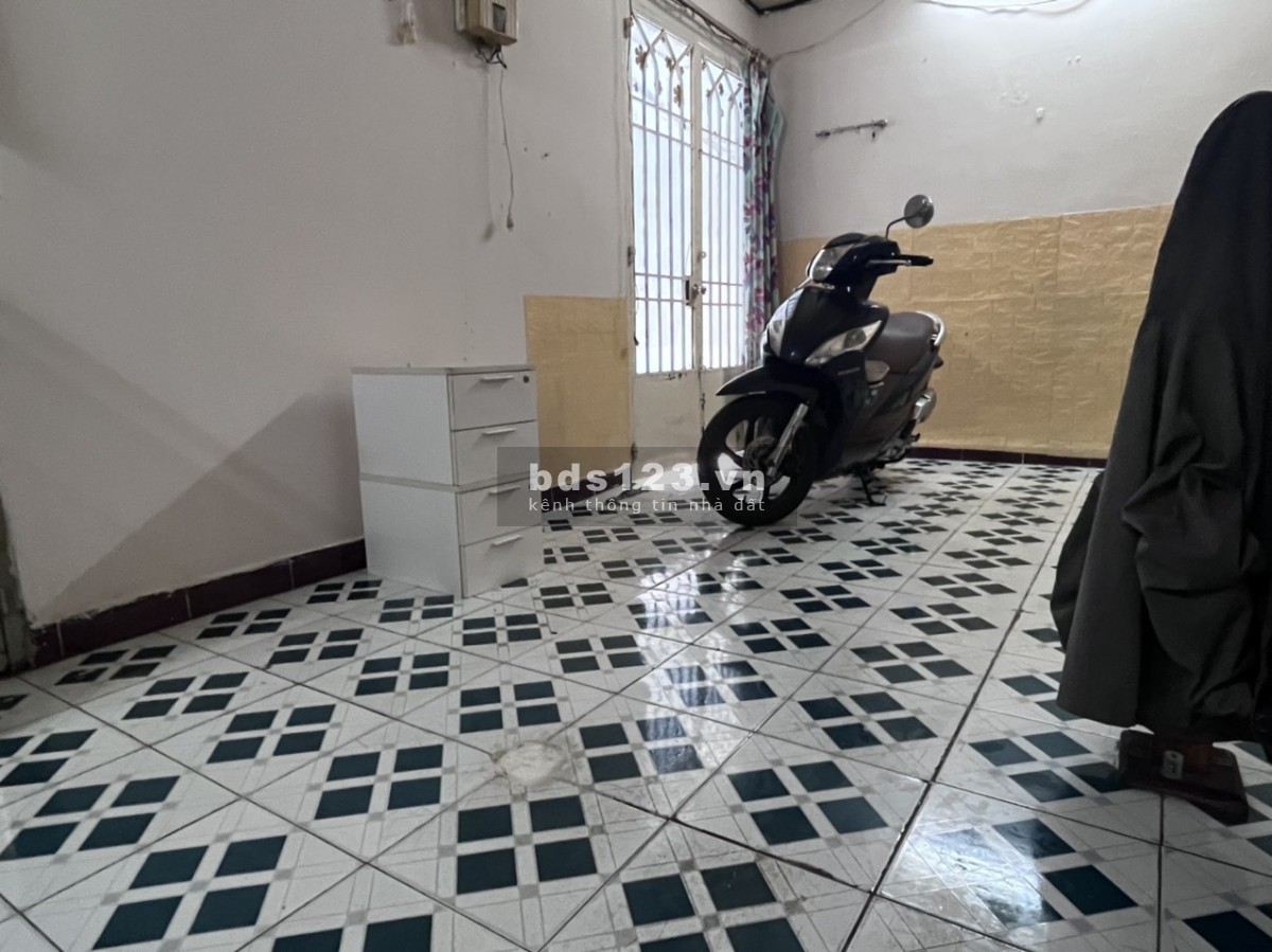 Nhà riêng gần trường Trần Hưng Đạo Q1, 1 trệt 1 gác, 3.5 x 7 m. Giá 6 tr. Khu an ninh. 0939609011