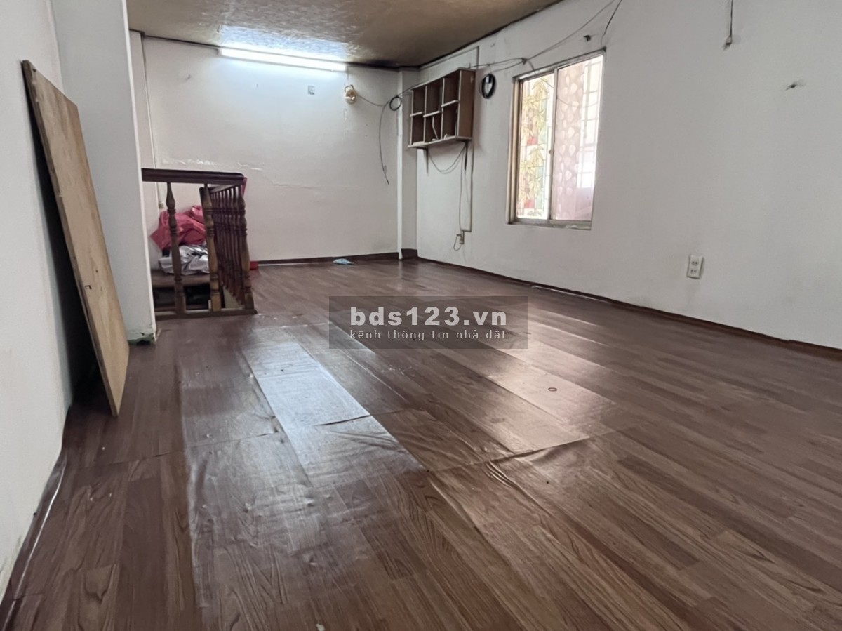 Nhà riêng gần trường Trần Hưng Đạo Q1, 1 trệt 1 gác, 3.5 x 7 m. Giá 6 tr. Khu an ninh. 0939609011