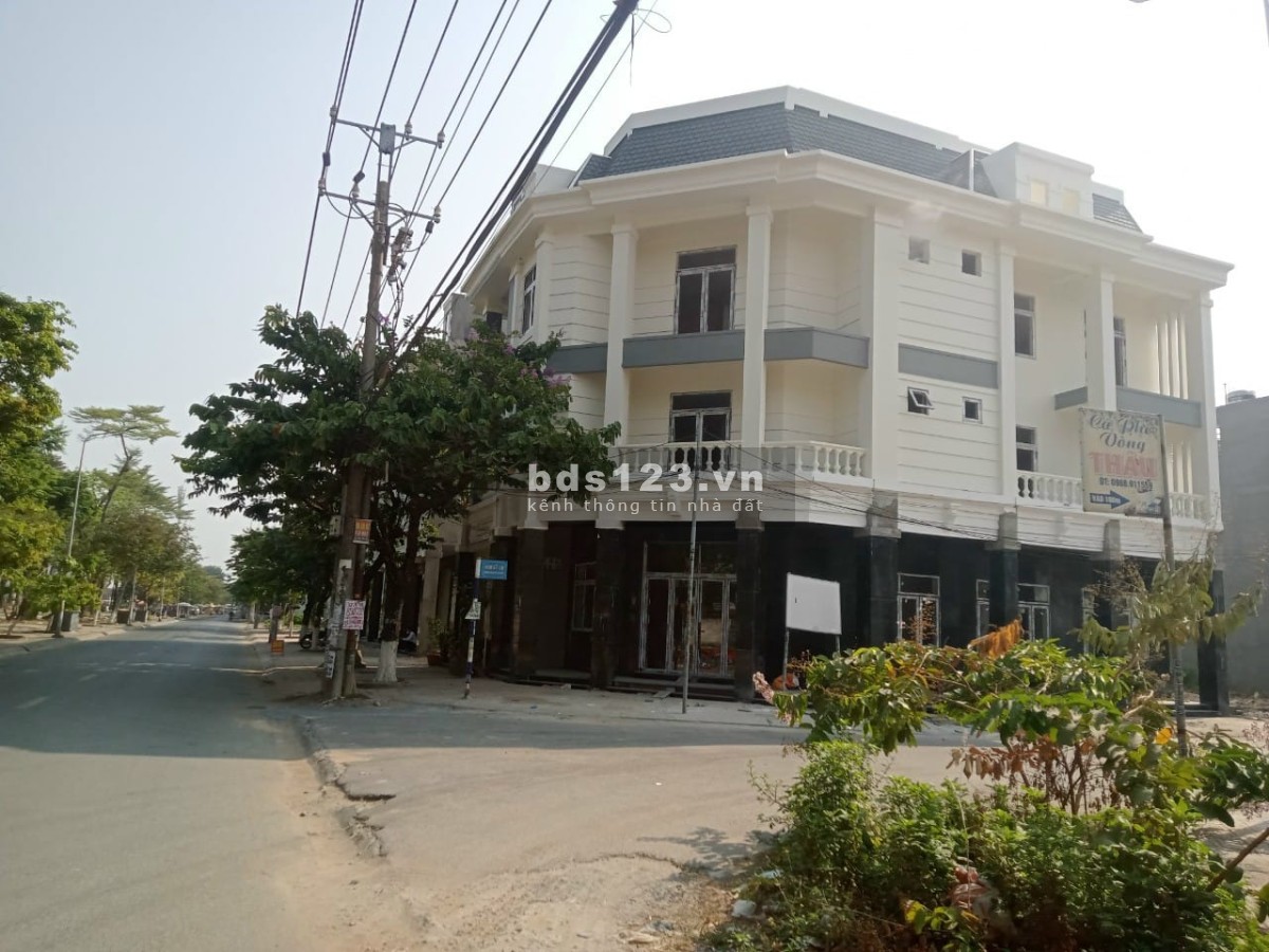 Bán nhà 2 mặt tiền cổng sau Pouchen thích hợp ở và kinh doanh