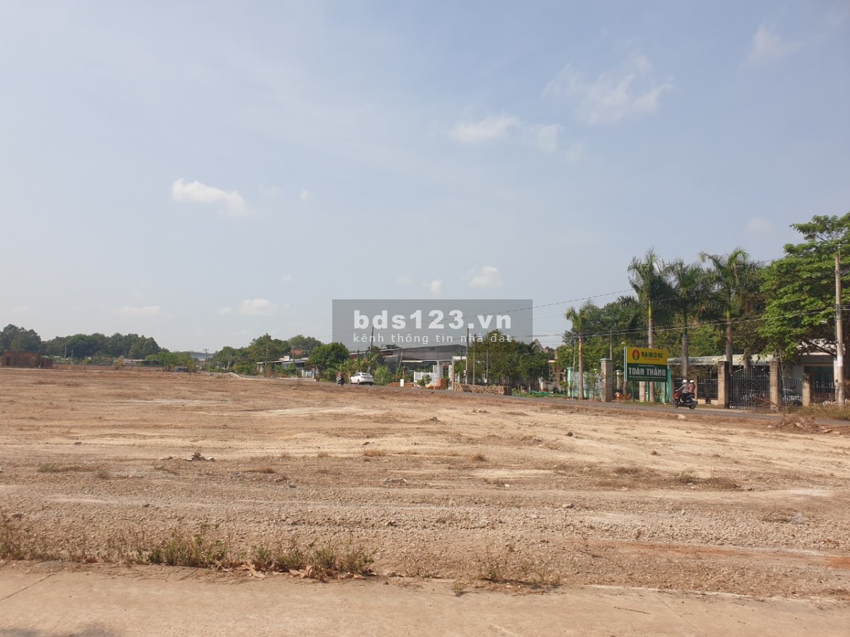 Đất mặt tiền nhựa 32m, sổ sẵn, ngân hàng hộ trợ từ 50 - 70%.