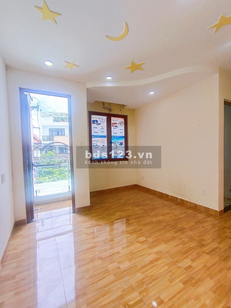 Bán nhà măt tiền - 100m2 - Linh Xuân, Thủ Đức. Giá hơn 5 tỷ TL