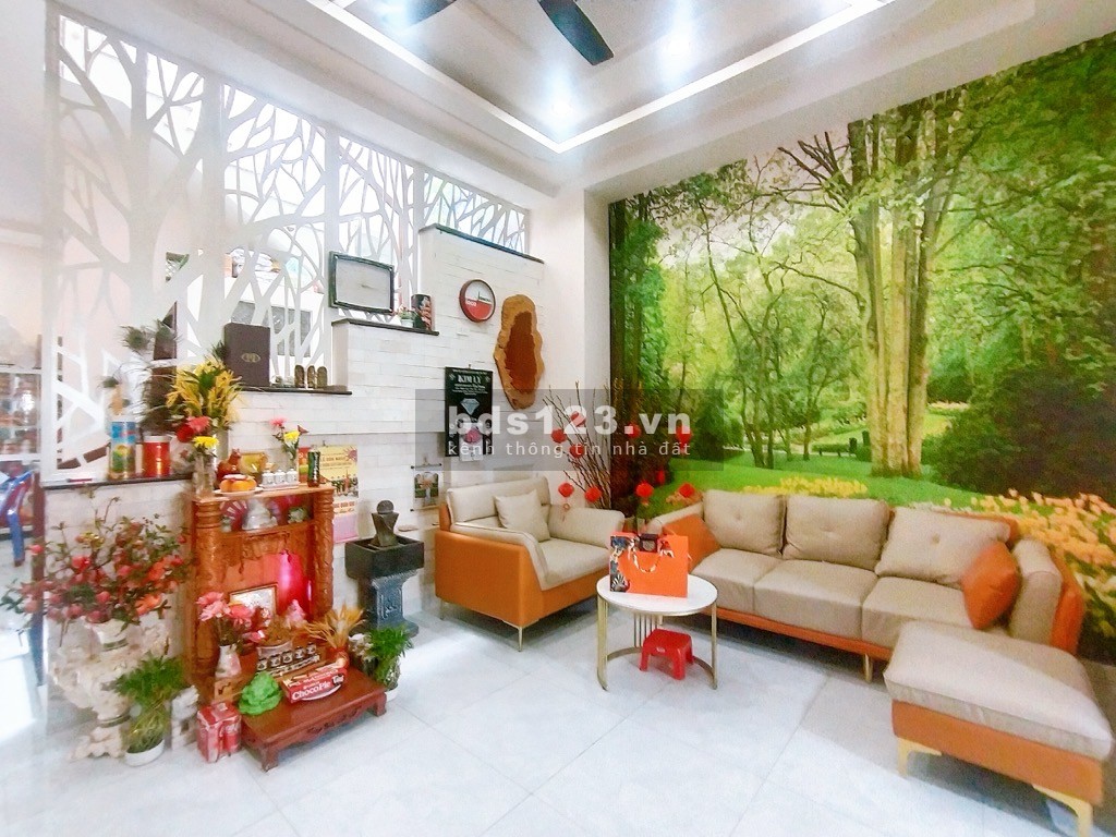 Bán nhà măt tiền - 100m2 - Linh Xuân, Thủ Đức. Giá hơn 5 tỷ TL