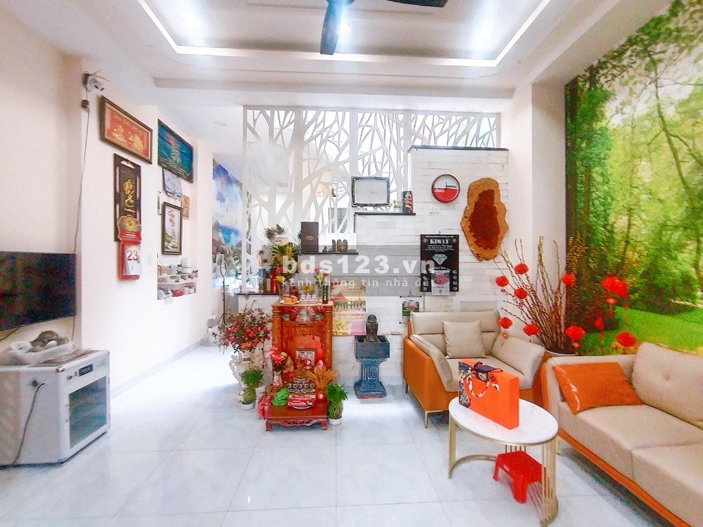 Bán nhà măt tiền - 100m2 - Linh Xuân, Thủ Đức. Giá hơn 5 tỷ TL
