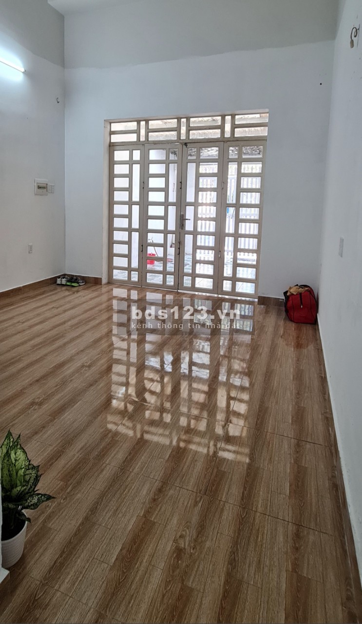 Nhà 1T1L, 4X18M, 3PN, 3WC, sân đậu oto, sẵn nội thất, đường số 40, Hiệp Bình Chánh, TĐ