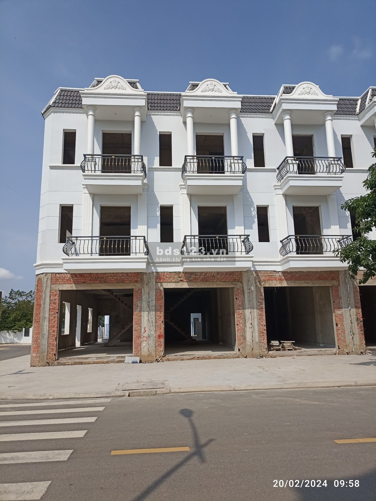 Cần bán Shophoue mặt tiền đường Tố Hữu giá 2,8 tỷ ngay Bicoisi Tân Uyên