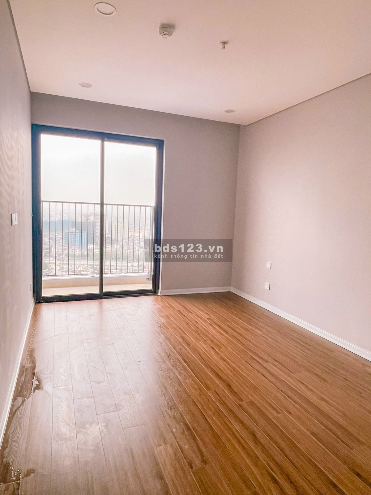 Bán căn 2 ngủ 75m2, chỉ cần mở cửa là ra tới bể bơi muối khoáng View trọn Thành Phố