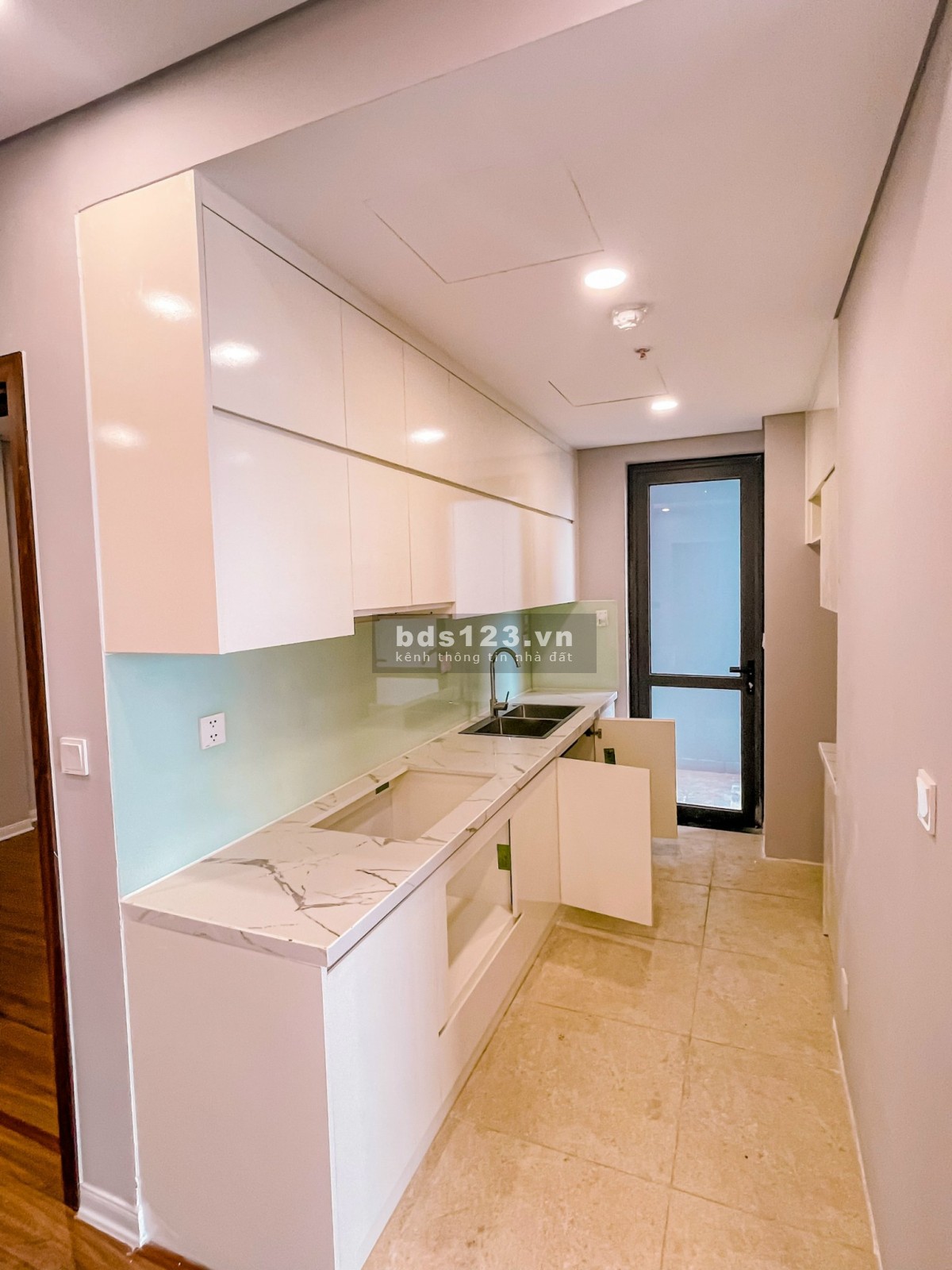 Bán căn 2 ngủ 75m2, chỉ cần mở cửa là ra tới bể bơi muối khoáng View trọn Thành Phố