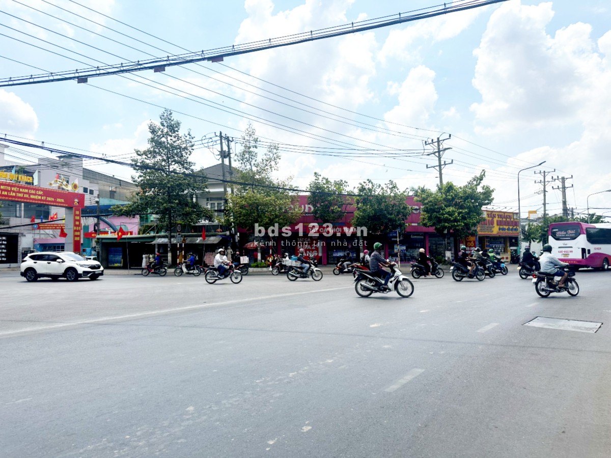Bán nhà cấp 4 đường lớn, phường Tân Đông Hiệp, TP Dĩ An, giá 2 tỷ 7