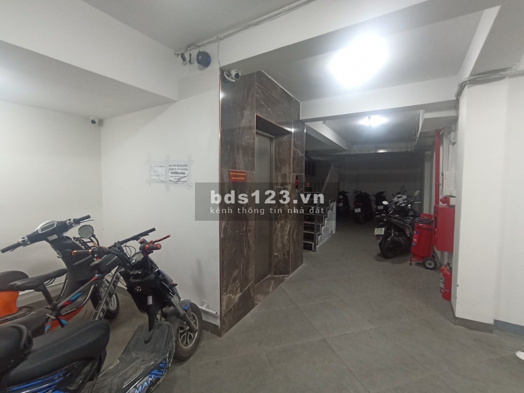 Tòa căn hộ dịch vụ - 8 tầng thang máy - 19 Phòng khép kín full đồ - Dòng tiền 130 triệu/ tháng