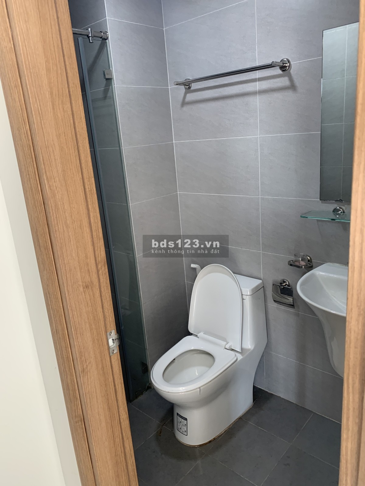 Bán căn 2PN + 2WC , Giá 1tỷ550 bao gồm thuế phí, sổ hồng sẵn