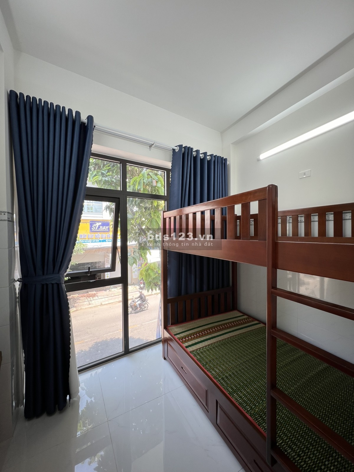 Phòng mới xây 12m2 mặt tiền Nguyễn Thái Học, sát ngay Phân Viện Sốt Rét - Trung Tâm Chỉnh Hình.