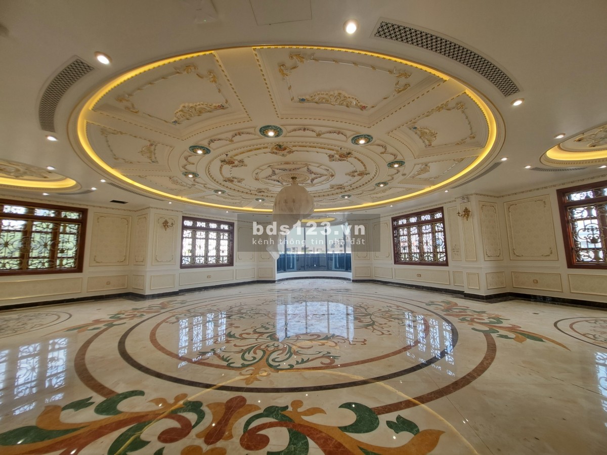 Cho thuê mặt bằng kinh doanh 505m2, phù hợp với showroom cao cấp trang sức phụ kiện, NH Quốc Tế.