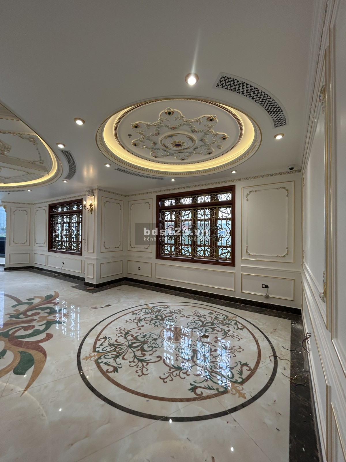 Cho thuê mặt bằng kinh doanh 505m2, phù hợp với showroom cao cấp trang sức phụ kiện, NH Quốc Tế.