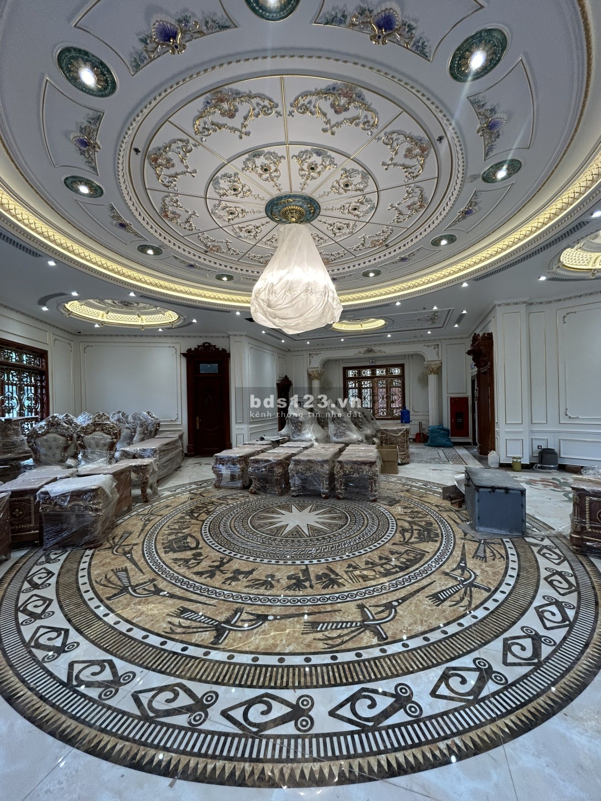 Cho thuê mặt bằng kinh doanh 505m2, phù hợp với showroom cao cấp trang sức phụ kiện, NH Quốc Tế.