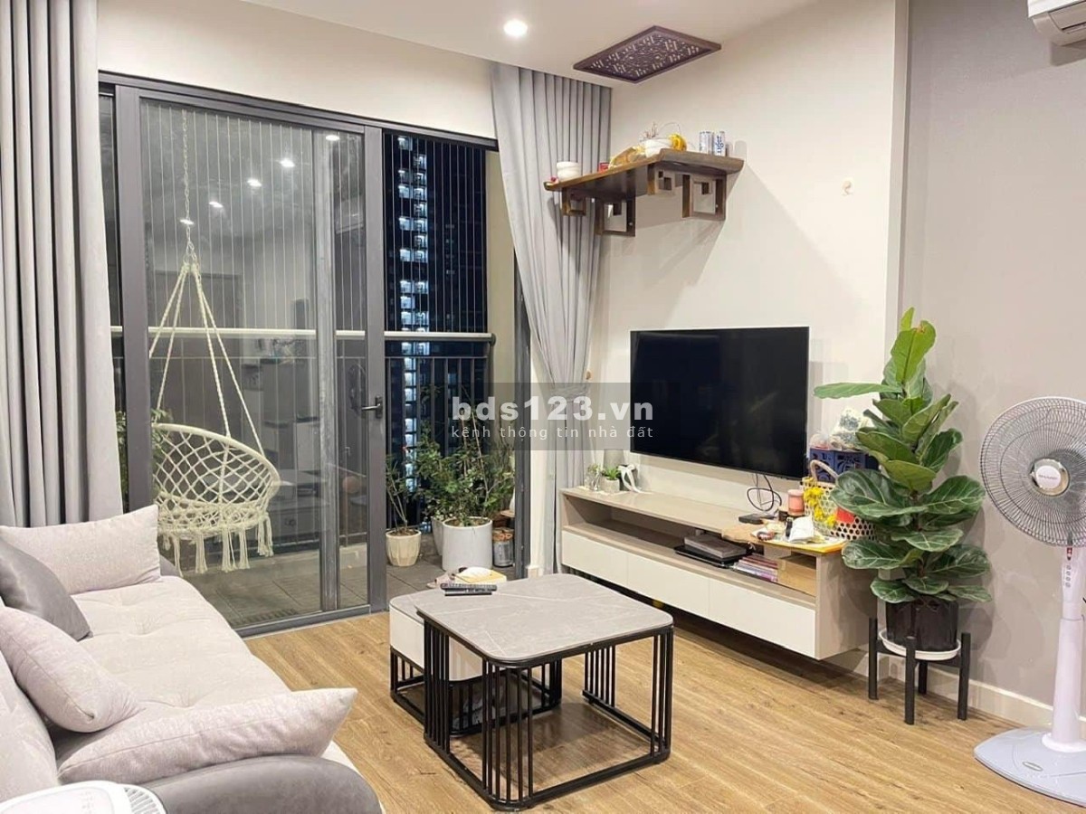 Chính chủ gửi bán căn 2 ngủ 55m2 toà S302 Vinhomes Smartcity
