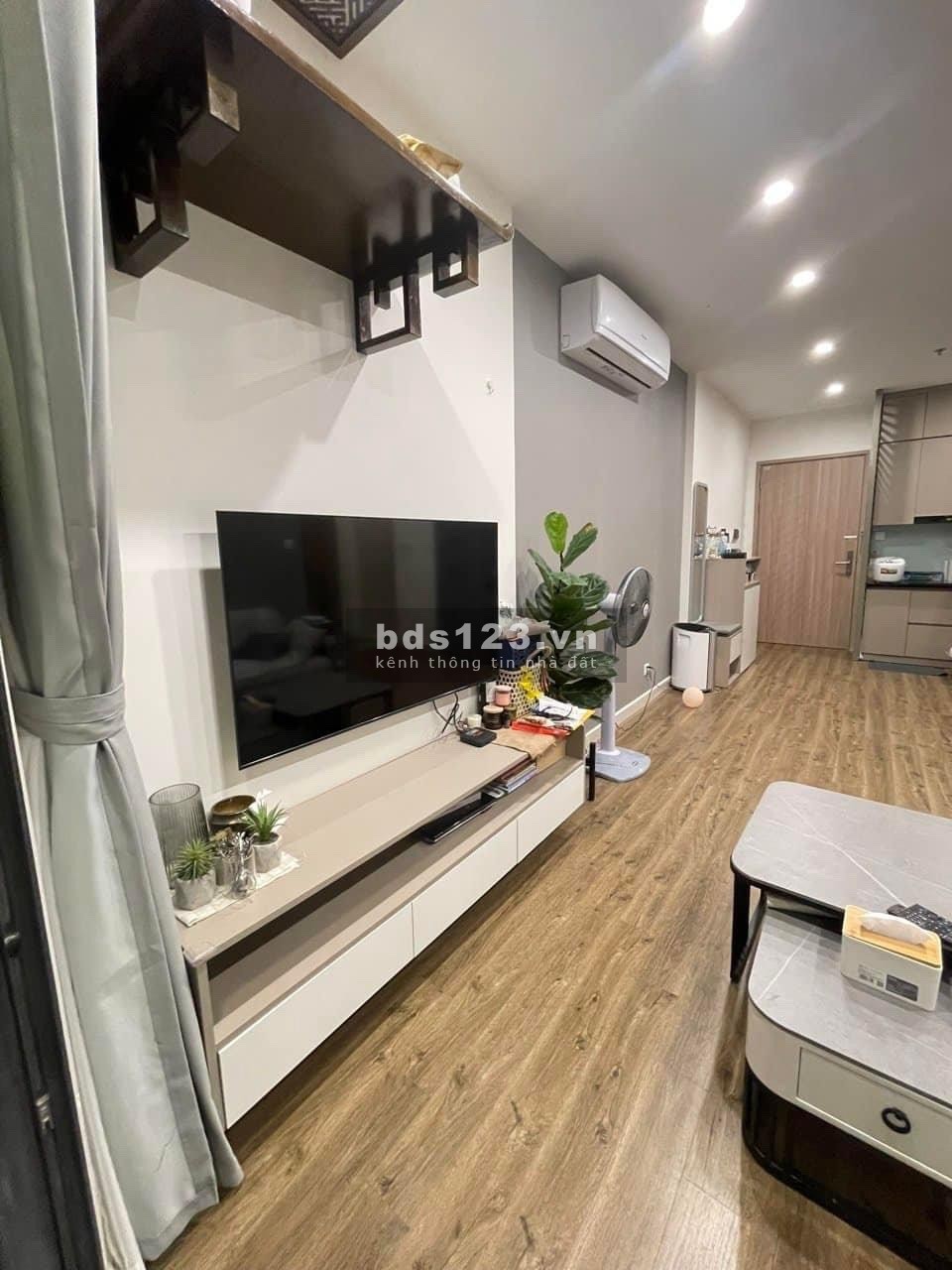 Chính chủ gửi bán căn 2 ngủ 55m2 toà S302 Vinhomes Smartcity