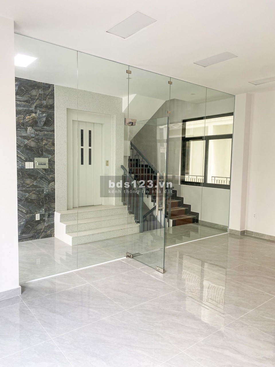 Cho thuê nhà phố VInhomes Gramd Park Quận 9, 96m2 hoàn thiện có tháng máy 30triệu