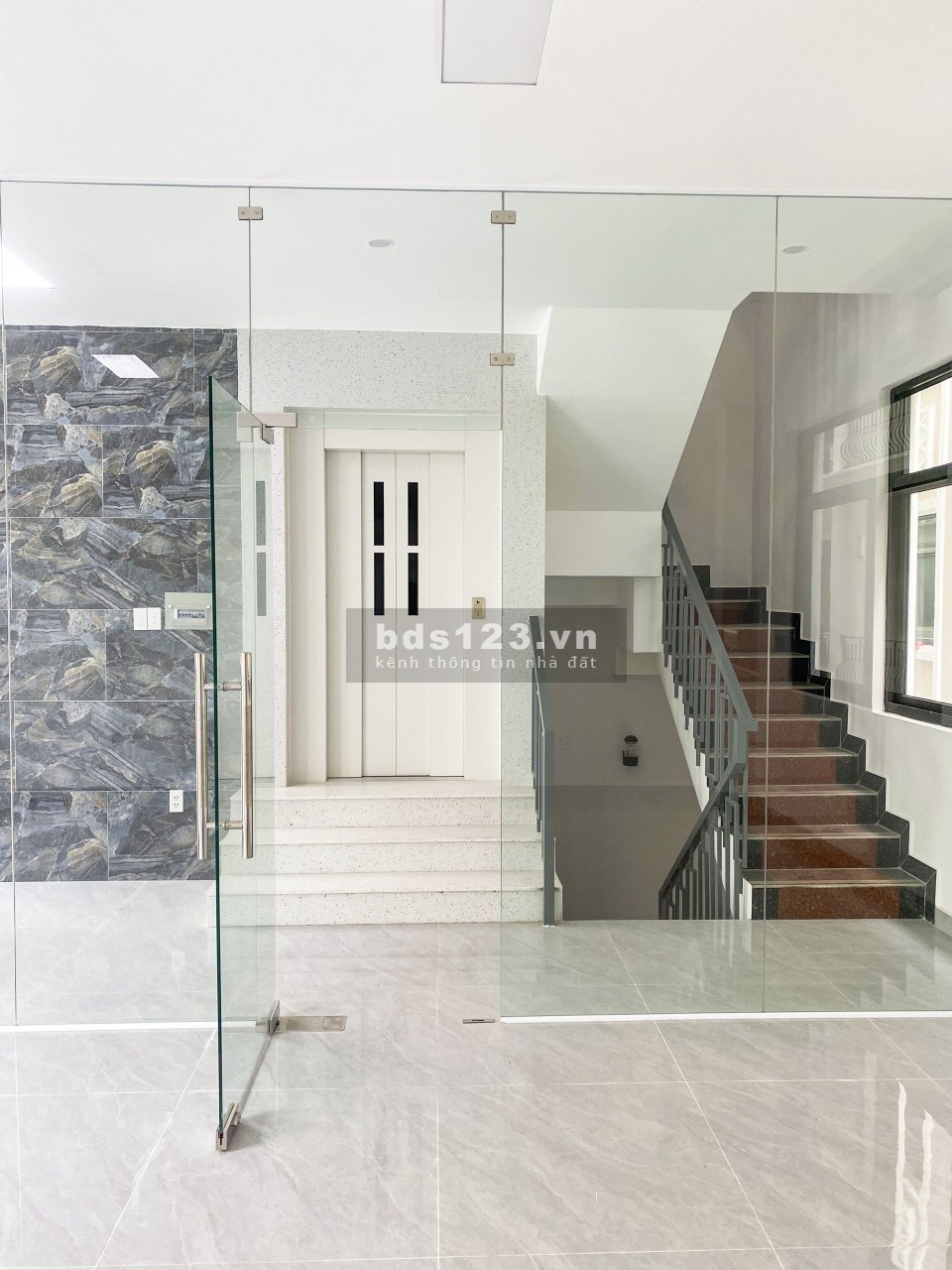 Cho thuê nhà phố VInhomes Gramd Park Quận 9, 96m2 hoàn thiện có tháng máy 30triệu