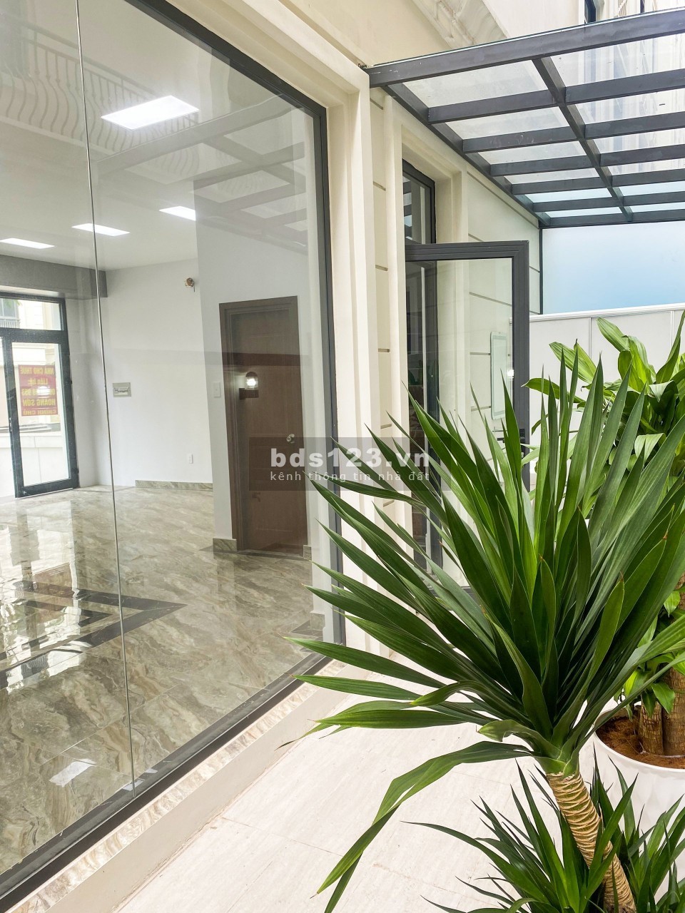Cho thuê nhà phố VInhomes Gramd Park Quận 9, 96m2 hoàn thiện có tháng máy 30triệu