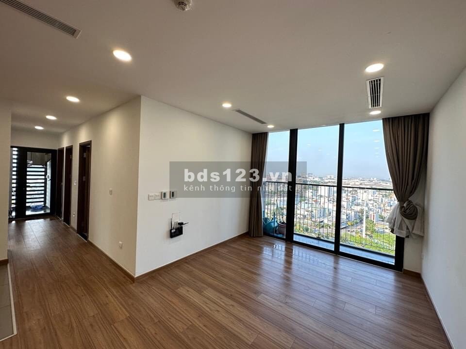 Cho thuê căn góc chung cư 590 CMT8, Phường 11, Quận 3: 85 m2, 2p ngủ, nhà trống. 12tr/tháng