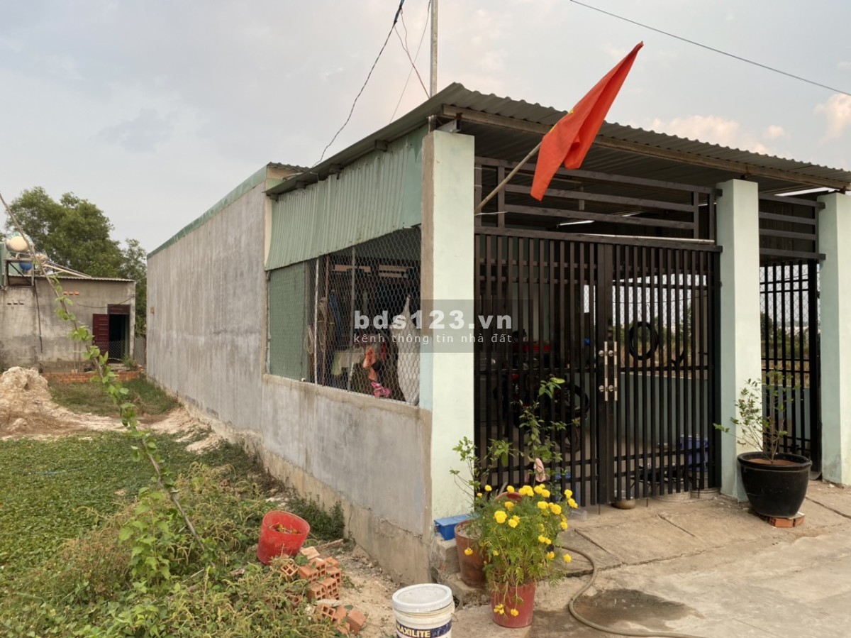 Gia đình vỡ nợ cần bán gấp nhà cấp 4 100m2(5x20) ngay KCN Mỹ Phước 3