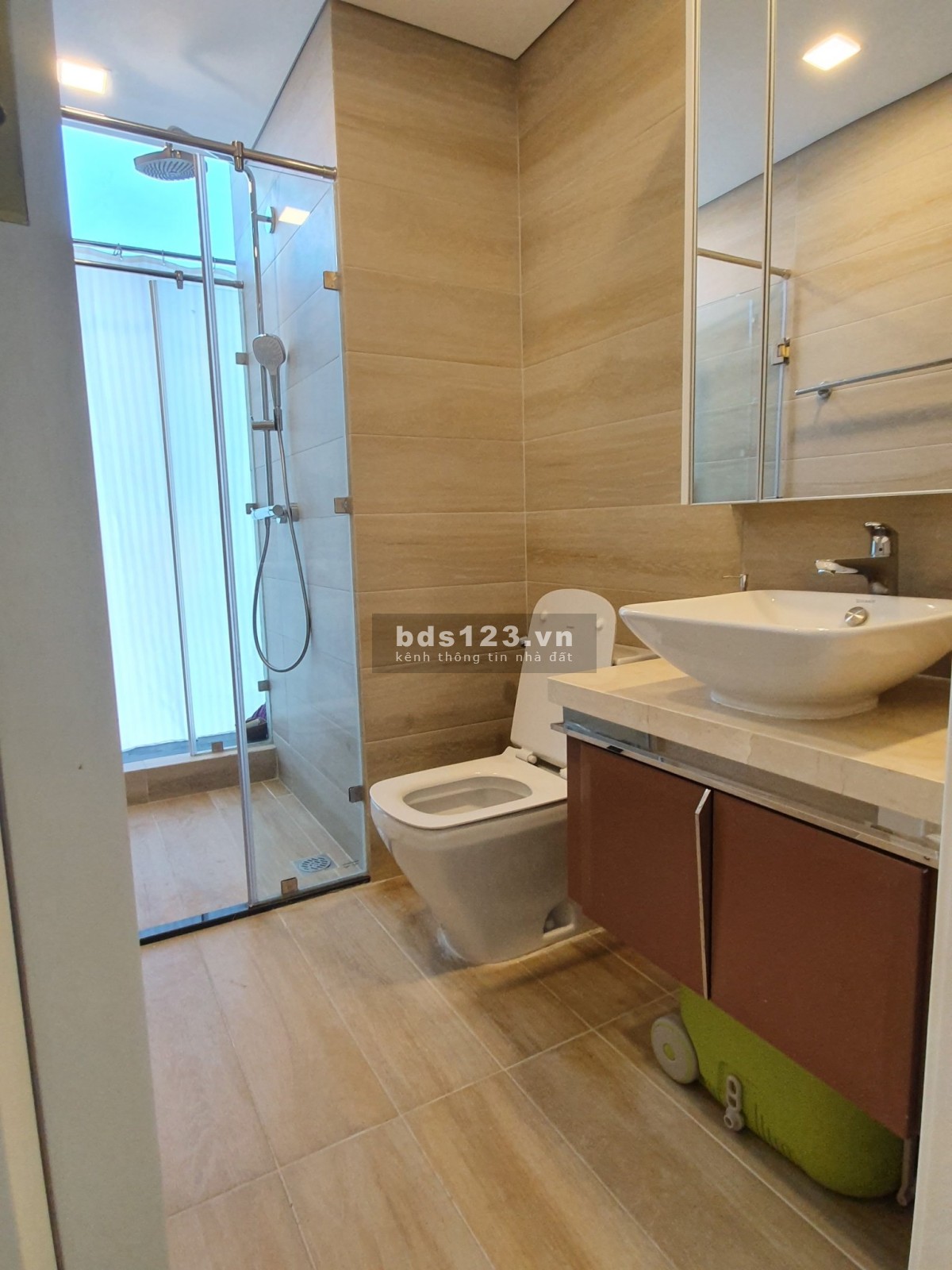 Bán căn hộ Vinhomes Golden River BaSon 3 phòng ngủ diện tích 126m2 view sông giá 24 tỷ sổ hồng