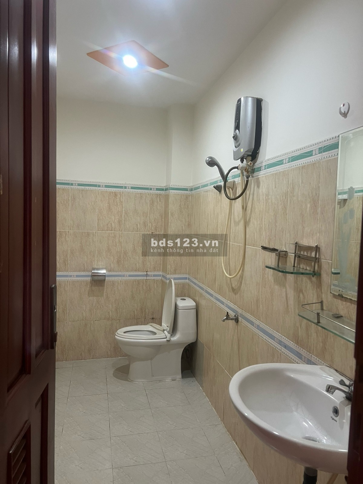 Chủ ngộp ngân hàng cần bán gấp nhà hoàn công 5x30 full tc giá 4tyxNgay kdc Việt Sing, Thuận An, BD