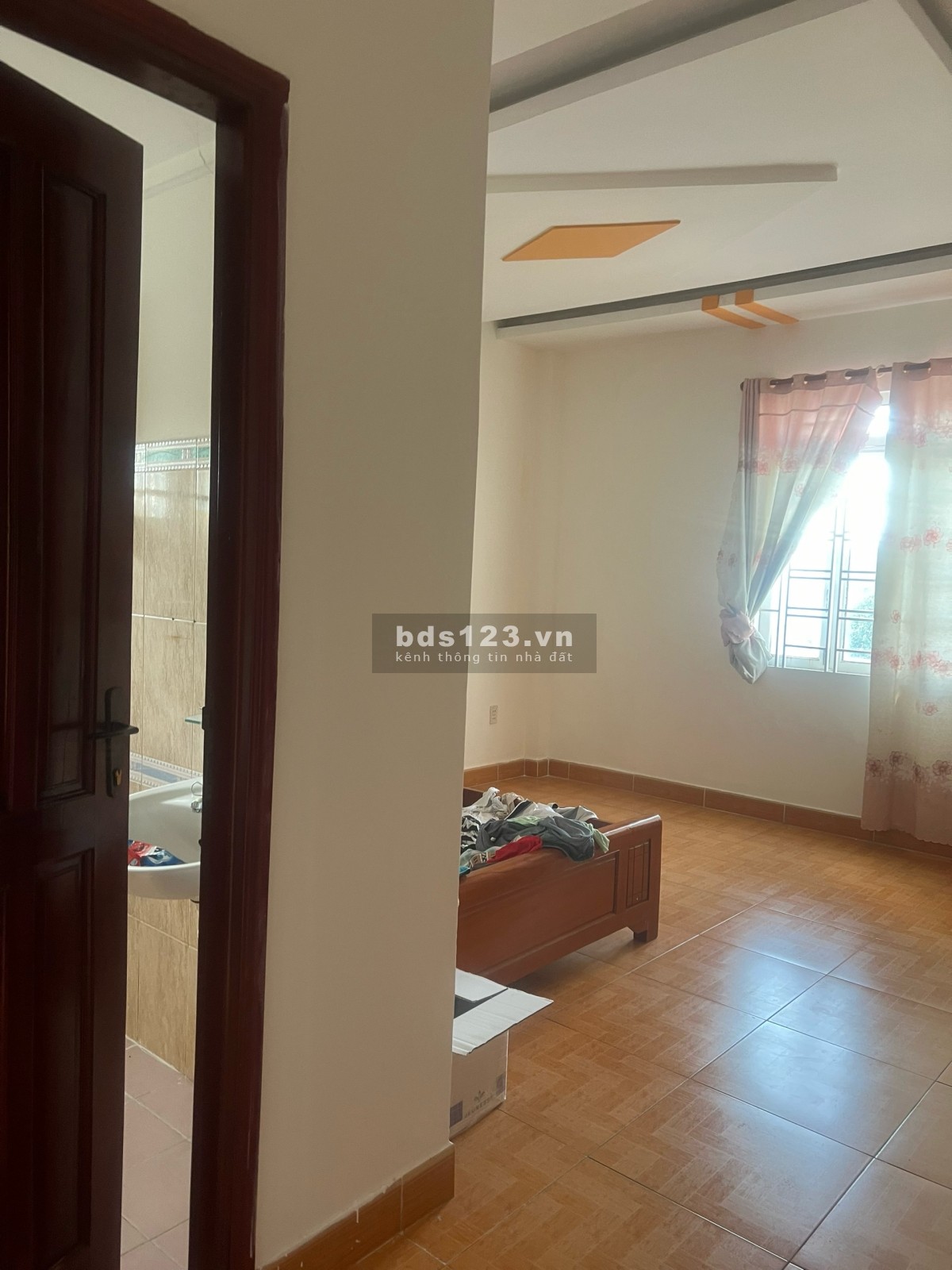 Chủ ngộp ngân hàng cần bán gấp nhà hoàn công 5x30 full tc giá 4tyxNgay kdc Việt Sing, Thuận An, BD