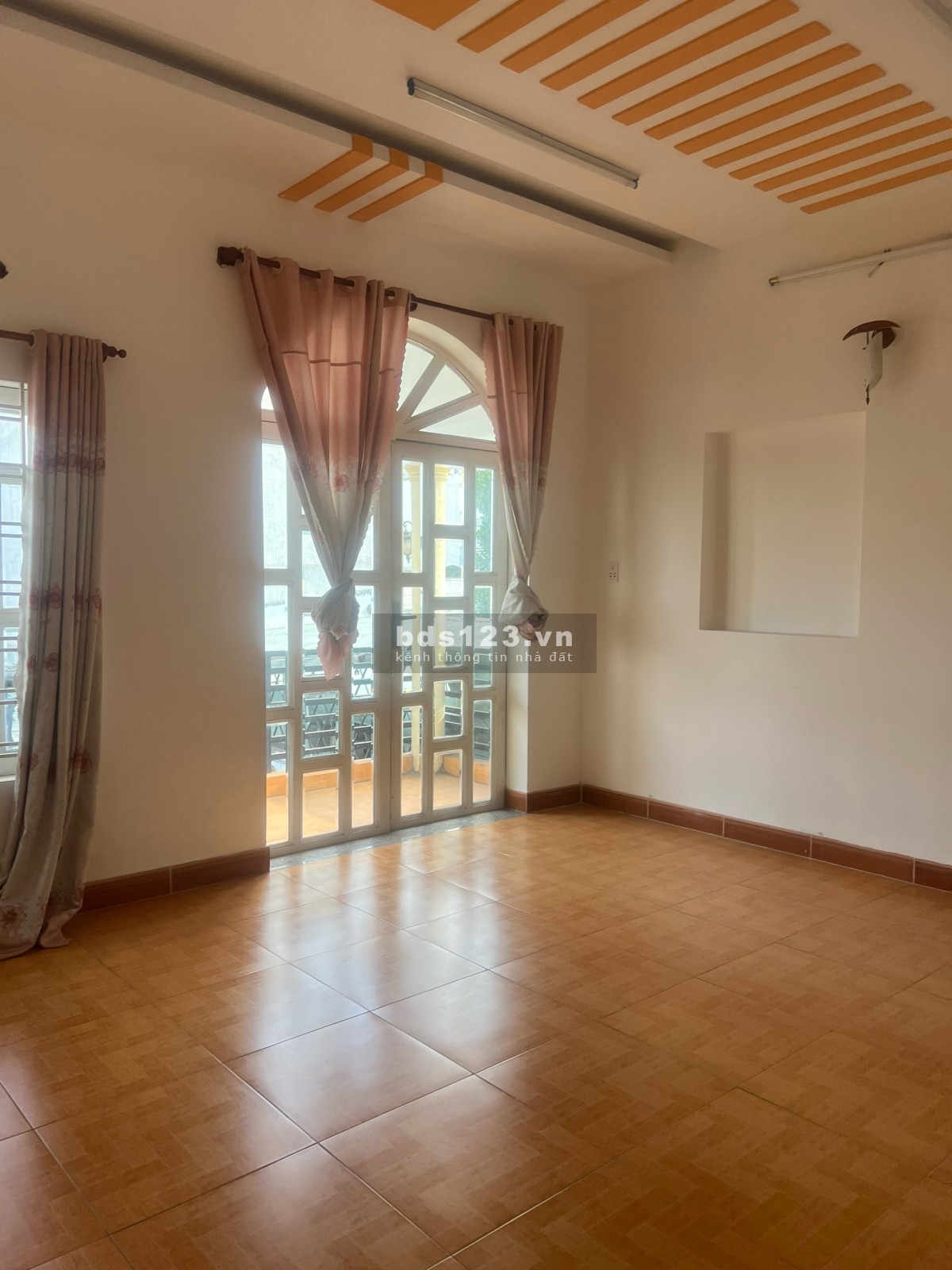 Chủ ngộp ngân hàng cần bán gấp nhà hoàn công 5x30 full tc giá 4tyxNgay kdc Việt Sing, Thuận An, BD