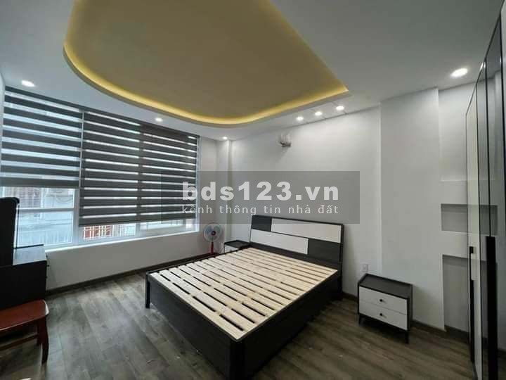 Bán gấp nhà phố Nguyễn Khang, quận Cầu Giấy