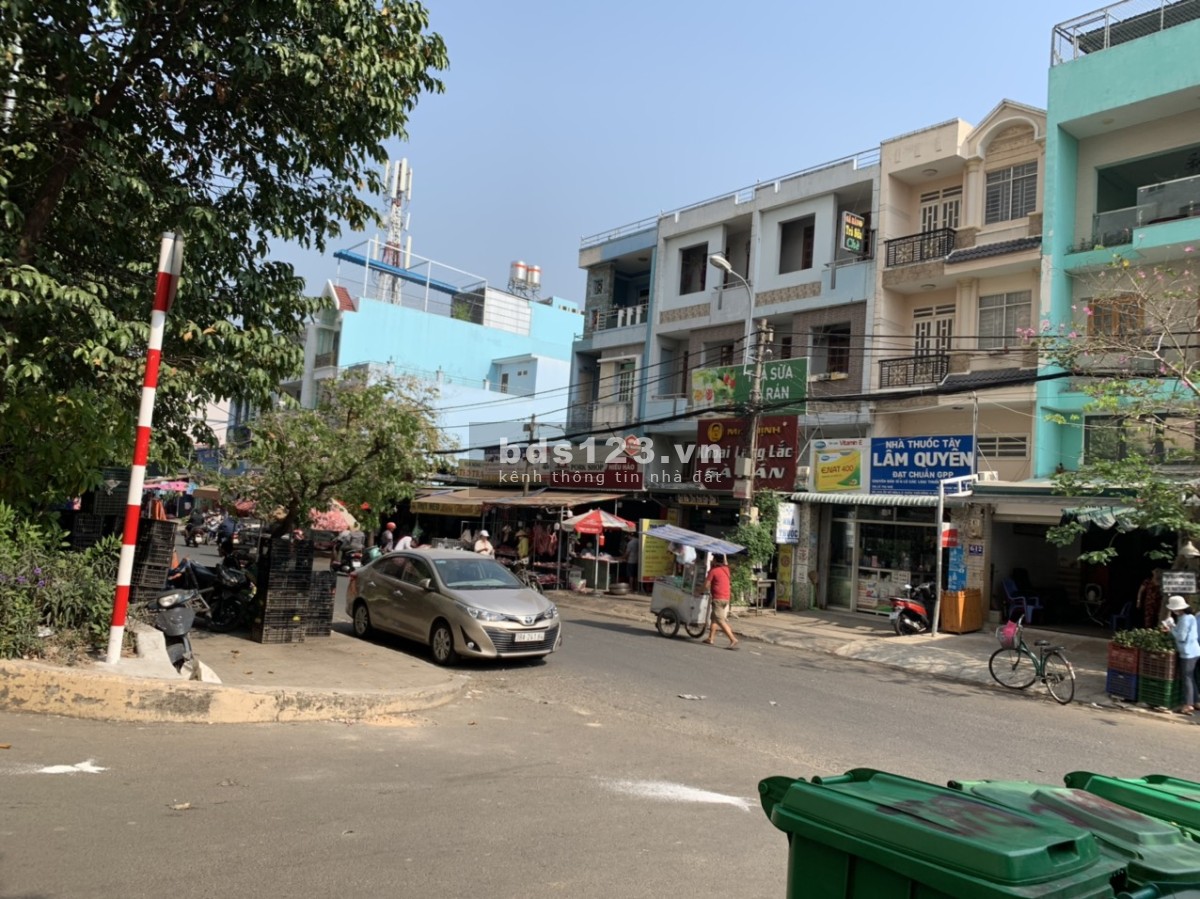HQC Hóc Môn ngay chợ đầu mối, căn 50 m2 có 2 PN giá bán 1 tỷ 050 triệu. L/H 0909 456 158