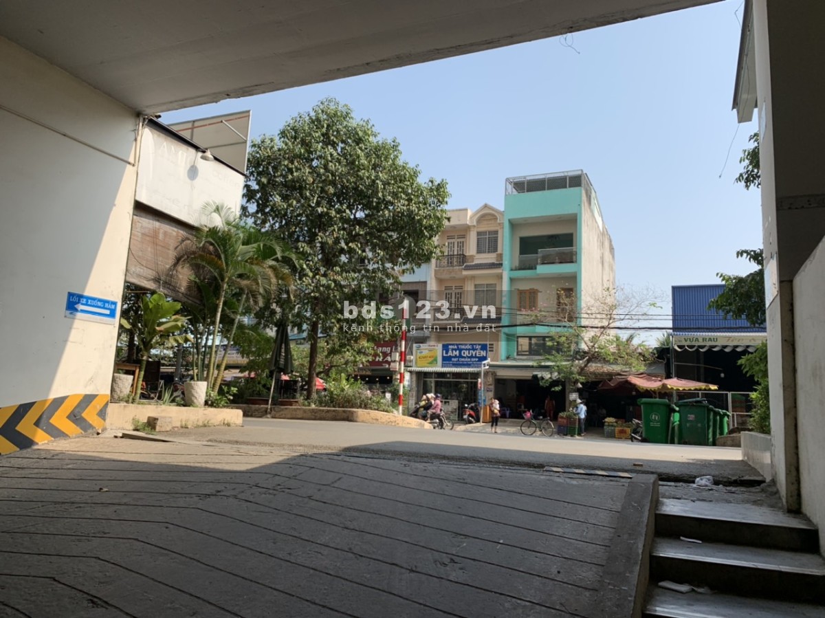 HQC Hóc Môn ngay chợ đầu mối, căn 50 m2 có 2 PN giá bán 1 tỷ 050 triệu. L/H 0909 456 158