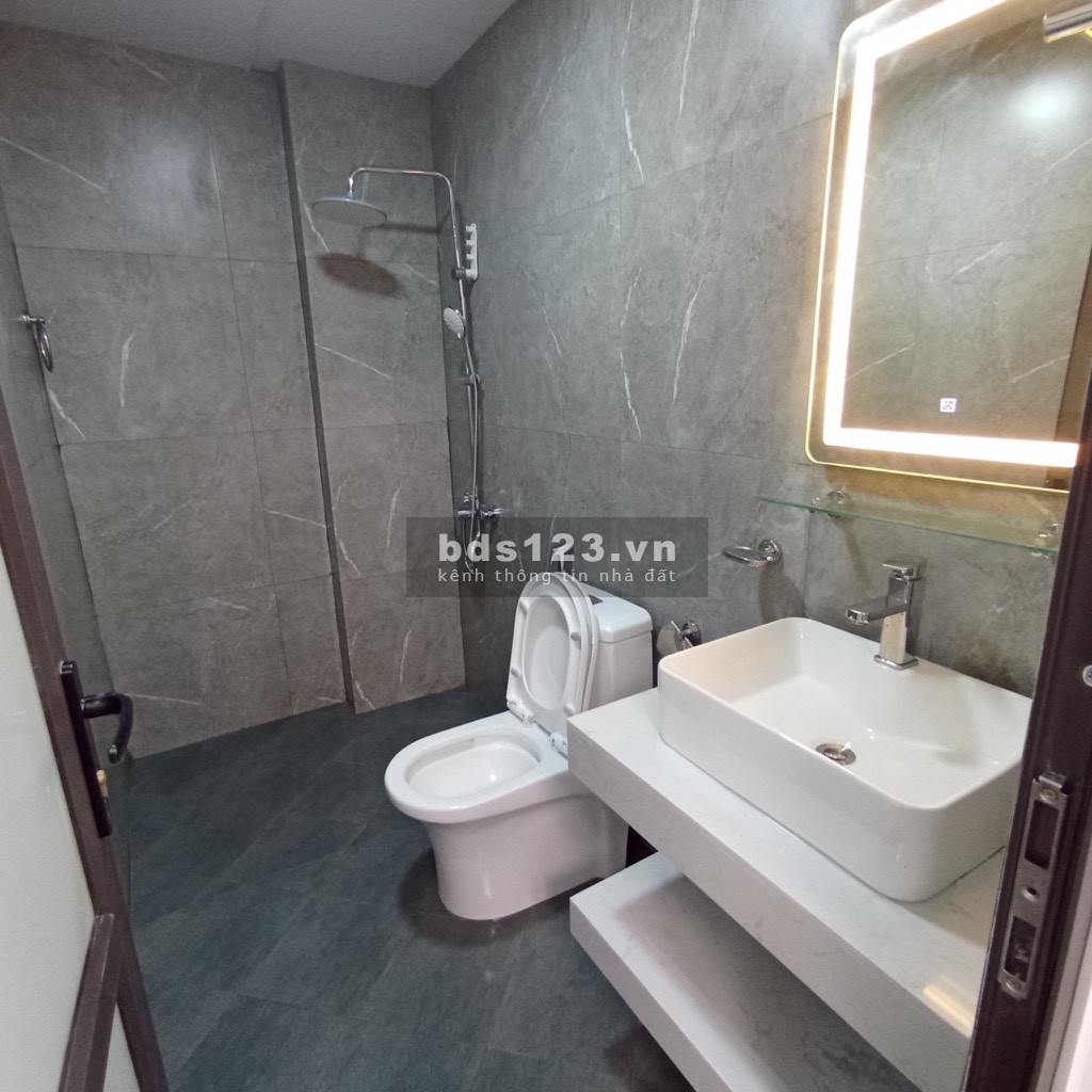 Bán nhà đường Mỹ Đình, 30.2m2, 5 tầng, giá: 4.6 tỷ (TL), LH: 0886171279