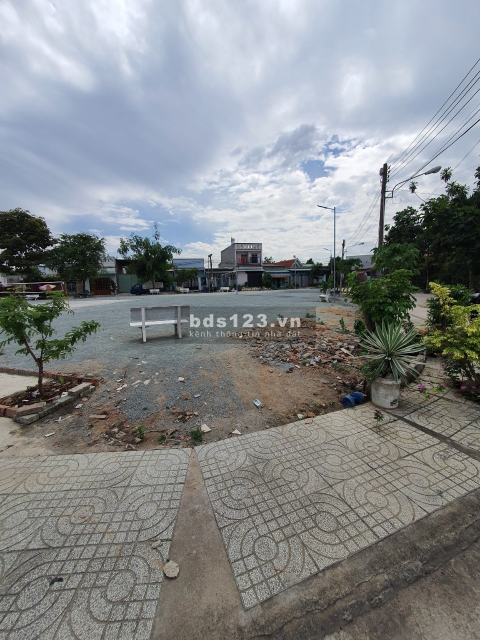 Cho thuê khu đất hơn 1000m2 Dĩ An