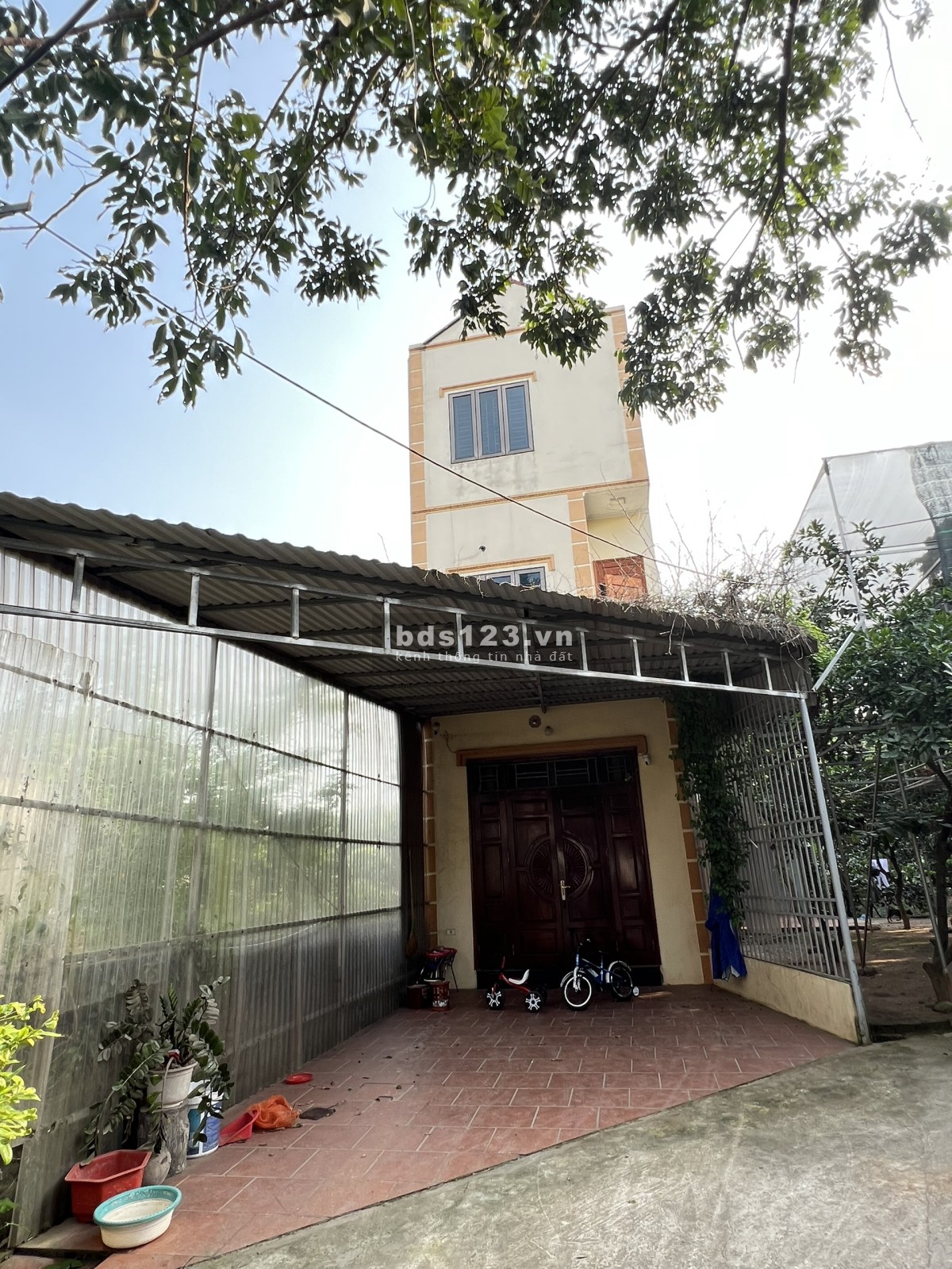 Bán gấp nhà dân 60m2, sân rộng, ôtô tải vào sân, tiện ích xung quanh đầy đủ, giá nhỉnh 2 tỷ
