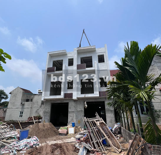 Rẻ số 1 Đại Thành, ngay trung tâm xã. Nhà (3 tầng*4PN) có sân vườn, giá 2.98tỷ về ở luôn.