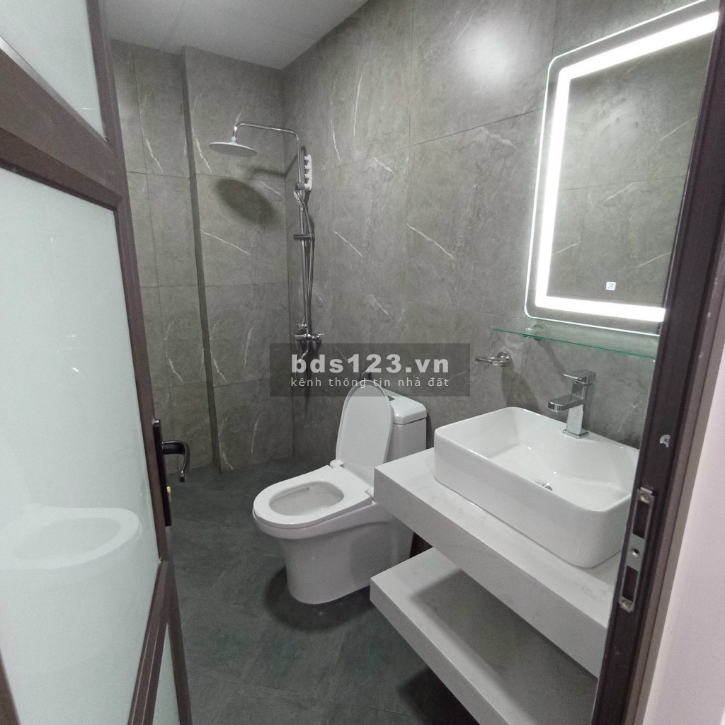 Nhà đẹp, dân xây khung BT, đường Mễ Trì, 40m2, 5 tầng, LH: 0886171279