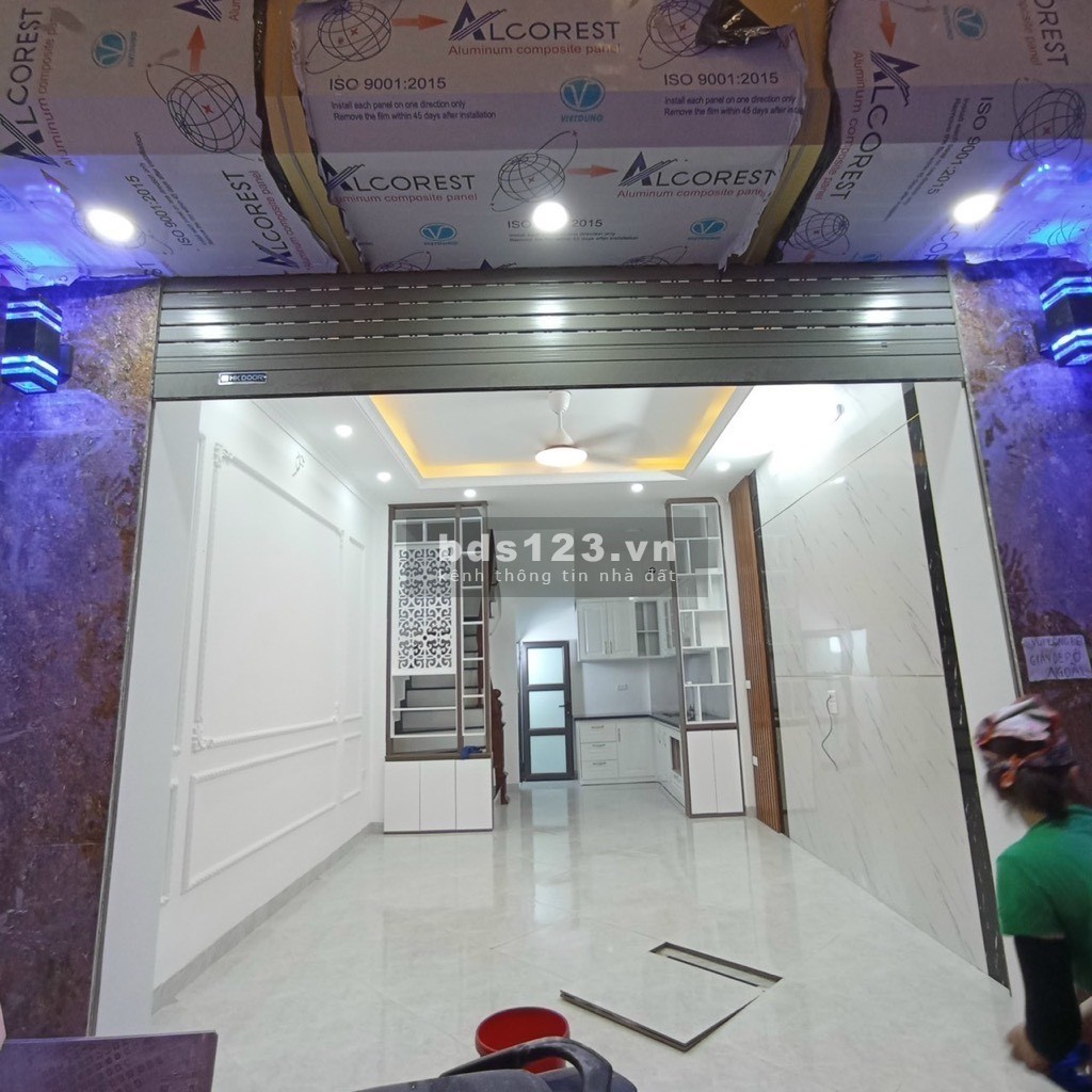 Nhà đẹp, dân xây khung BT, đường Mễ Trì, 40m2, 5 tầng, LH: 0886171279
