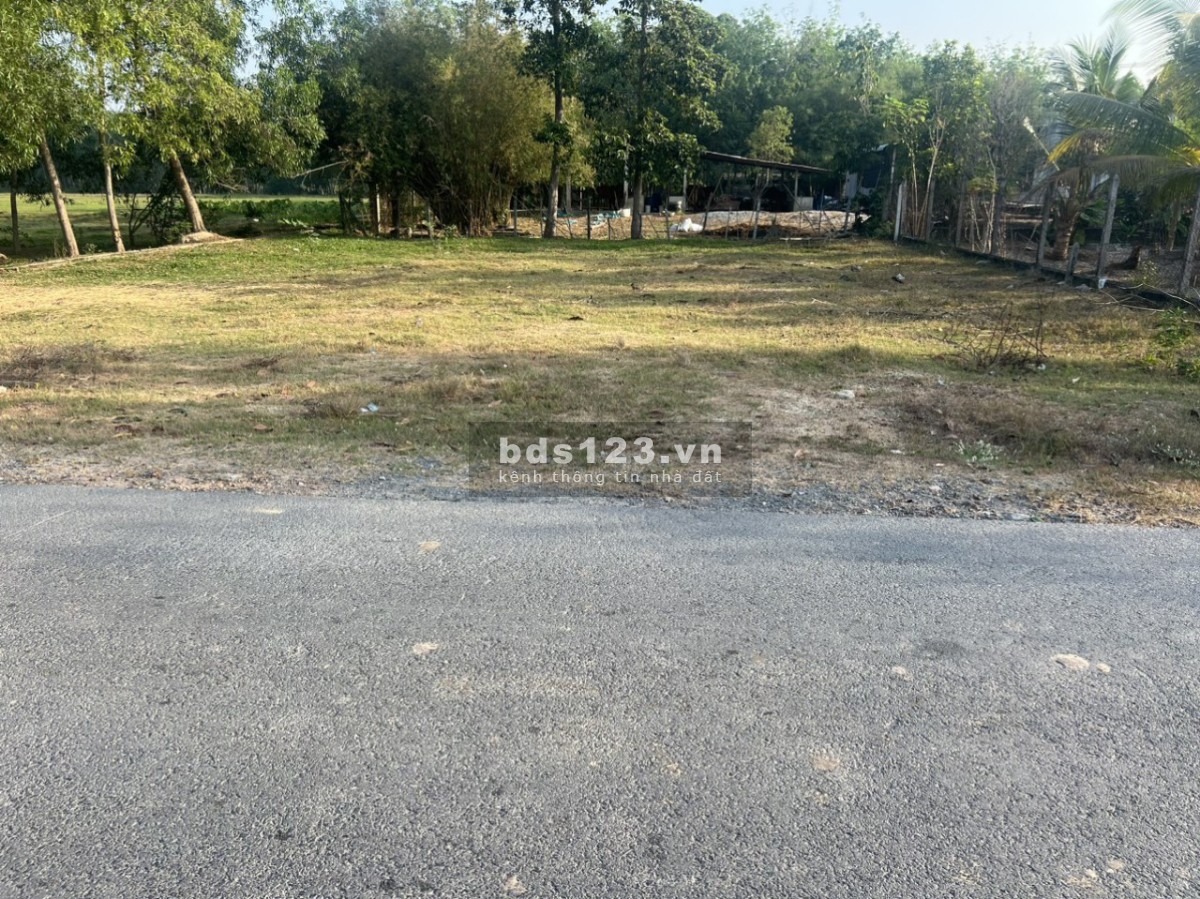 Cần bán gấp lô đất 142M2, tiện kinh doanh, gần trường tiểu học An Hạ, full thổ cư, giá 2.4 tỷ