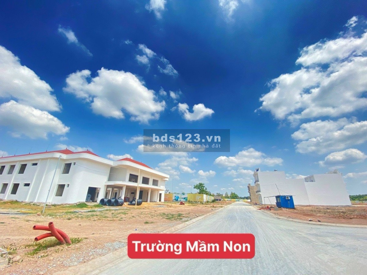 Bán gấp lô góc 2 mặt tiền đối diện trường học