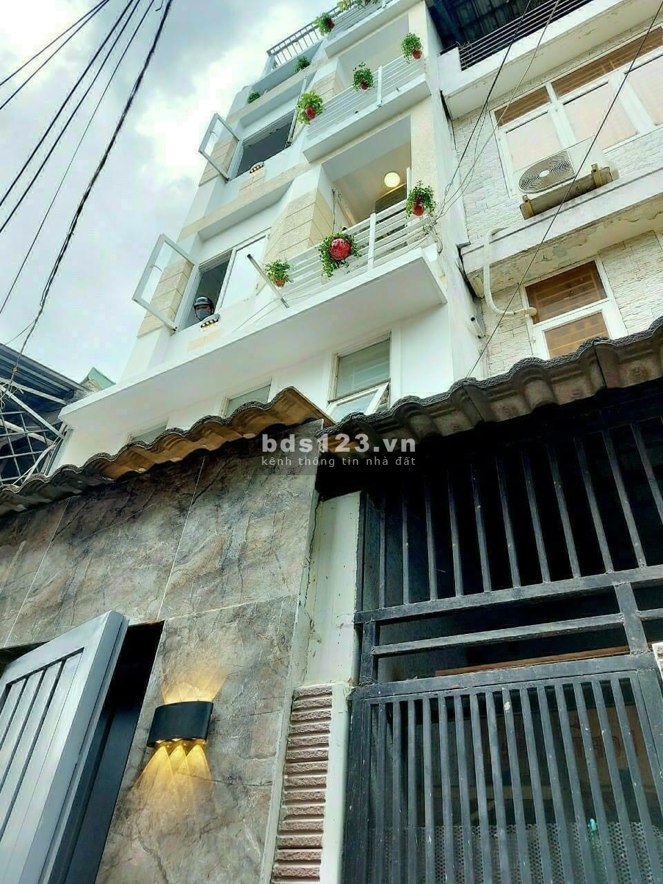 Nhà đẹp 5 lầu Bình Thạnh - Gía 3,8 tỷ - 50m ra công viên dạo mát
