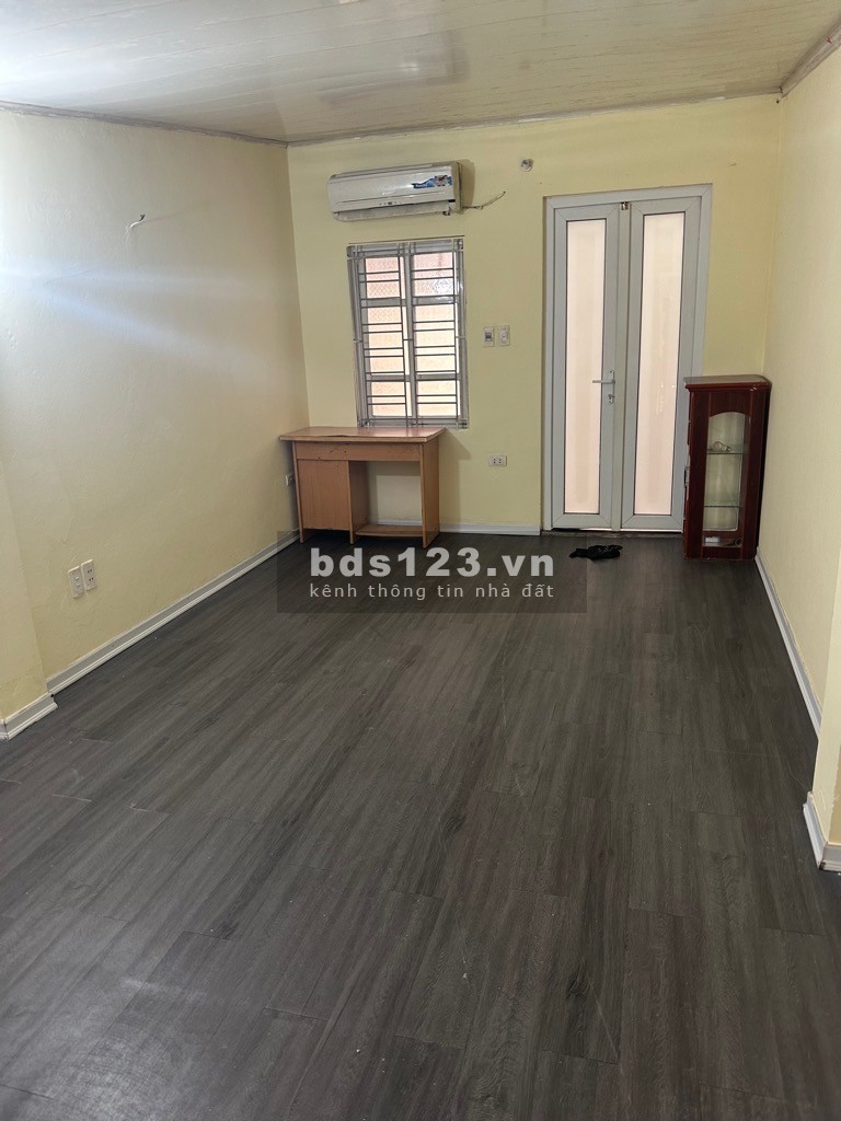 Nhà phố Giáp nhị - Hoàng mai: 36m2 tầng 2 x 2 tầng, mặt tiền 3,4m, giá 4,35 tỷ.