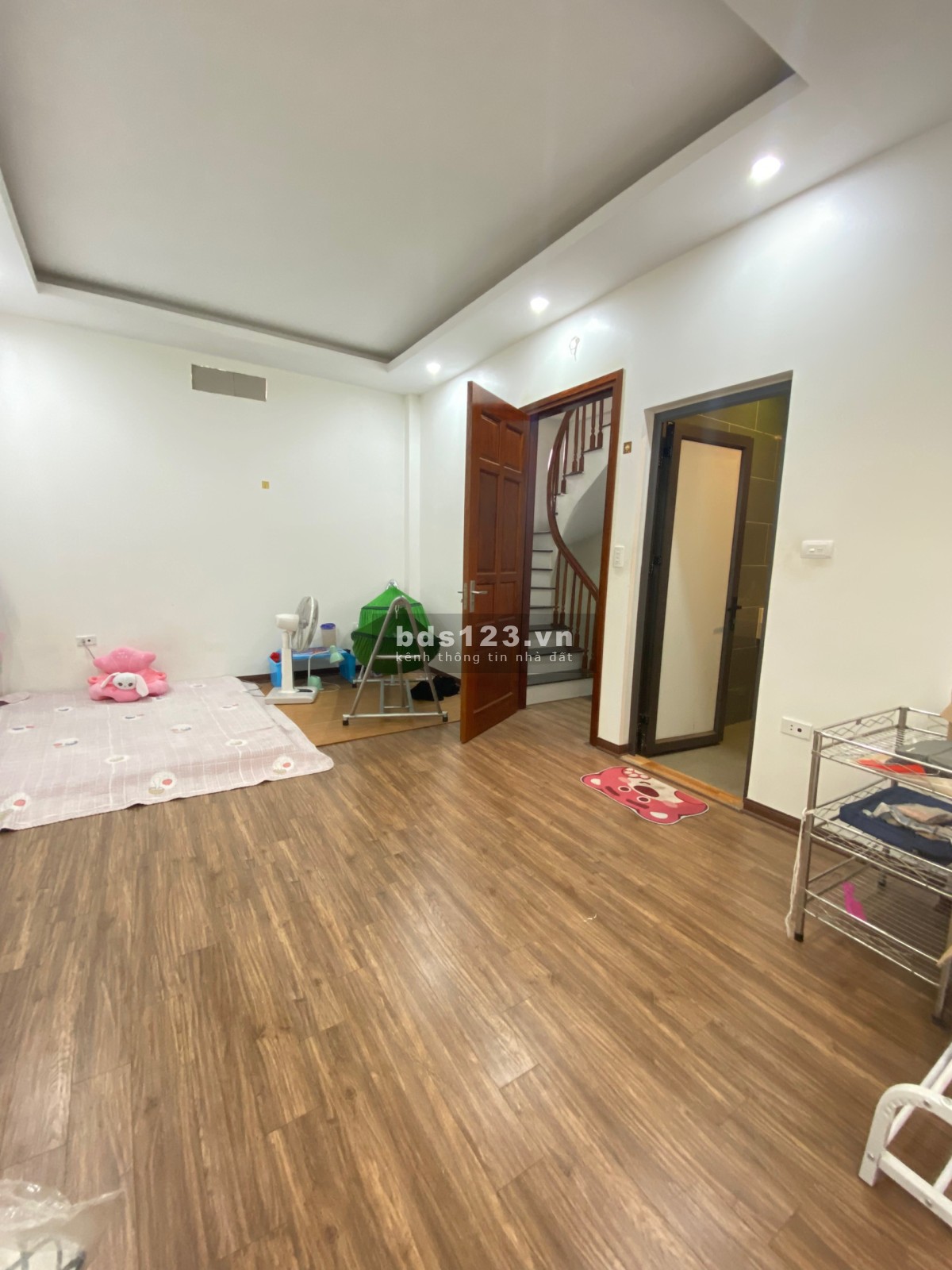 Cho thuê nhà ơ nguyễn đức cảnh 35m2, 5 tầng, 11 triệu, nhà mới đẹp