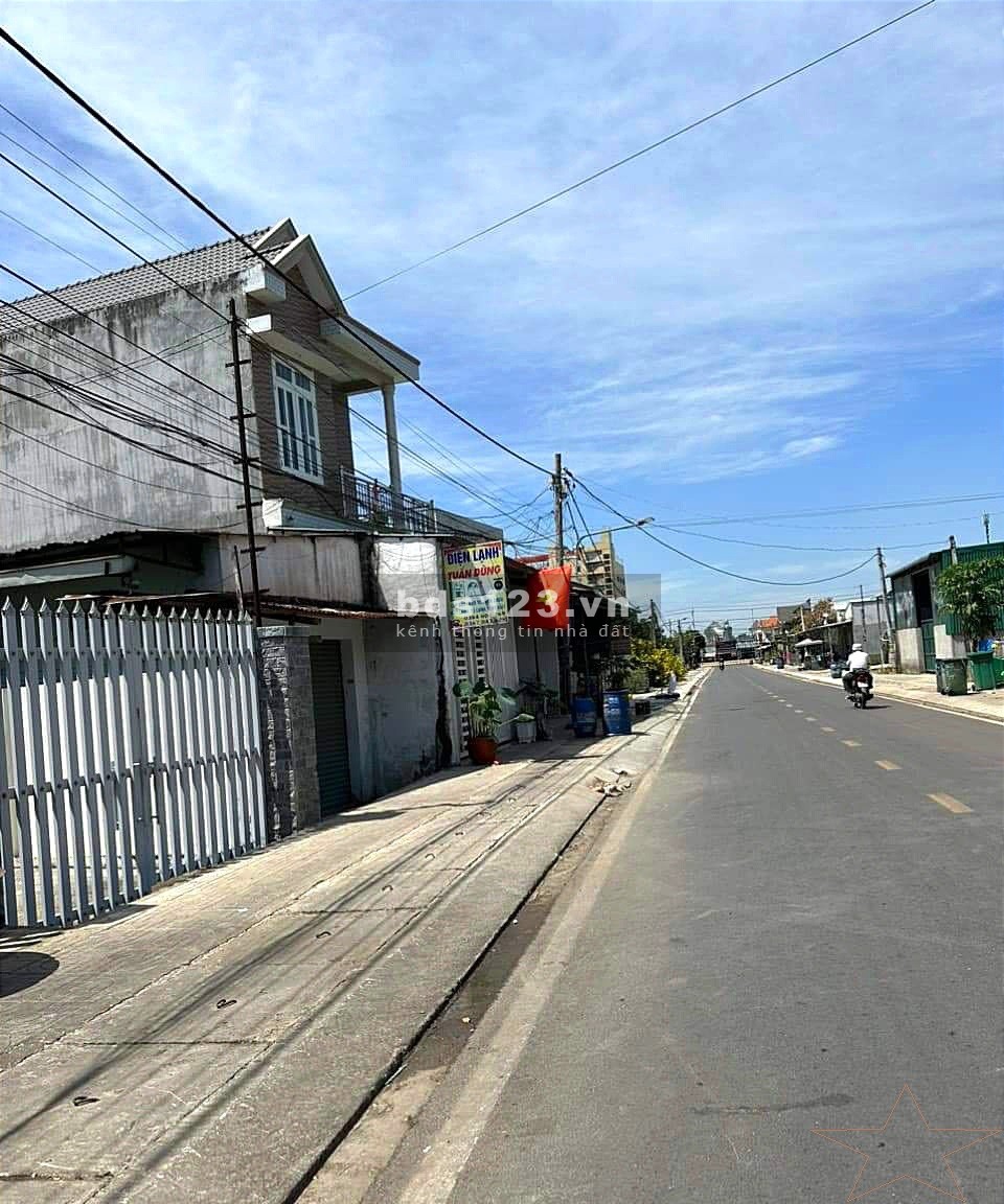 Cần bán gấp lô đất ngay Chợ Minh Hưng giá rẻ, cách QL13 100m